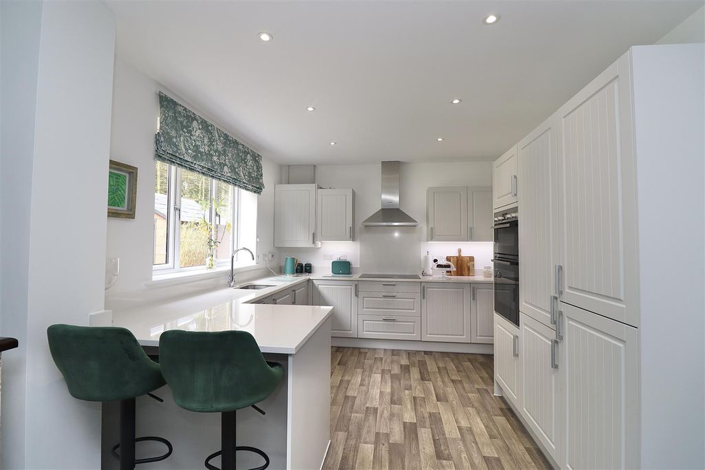 Property photo 3 of 28