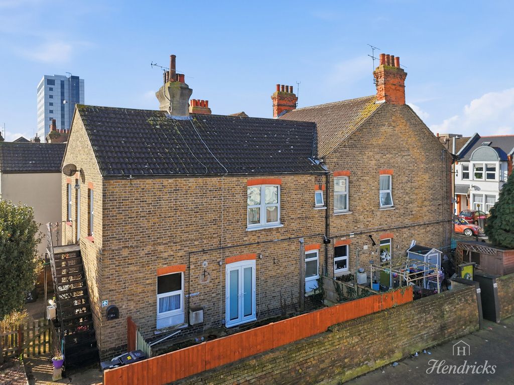 Property photo 2 of 18