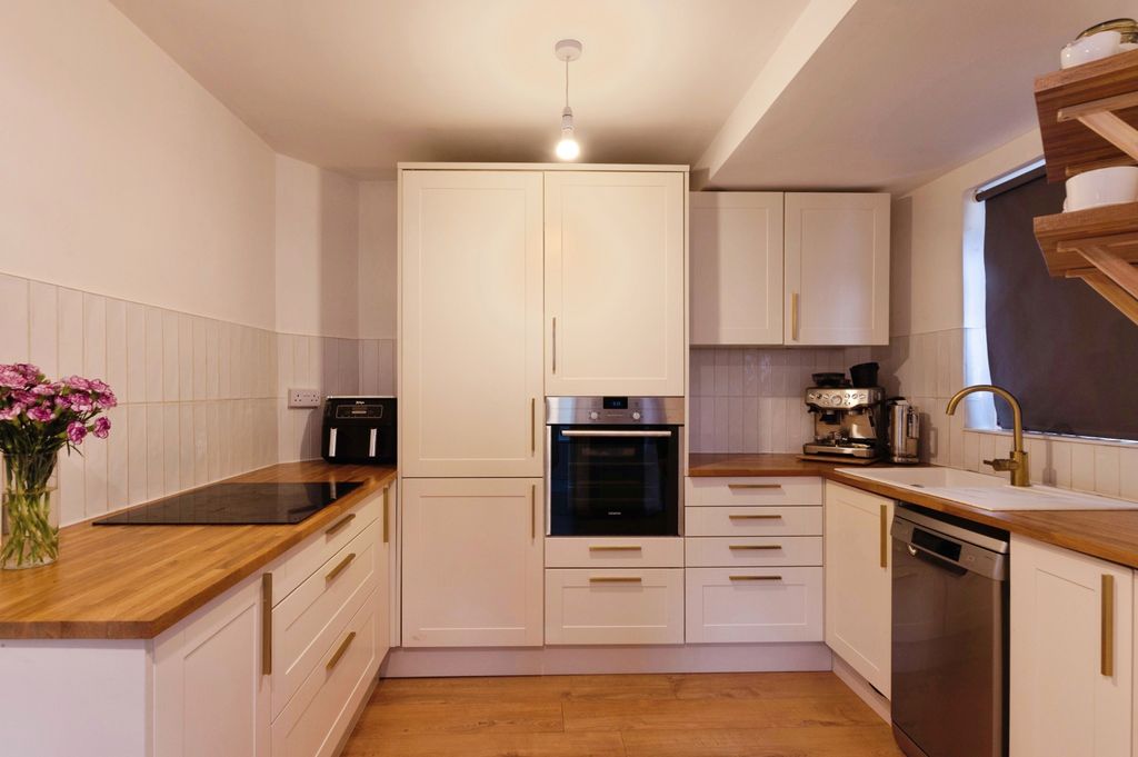 Additional image 5 of 2 bed flat for saleChurch Mews, Basildon SS15