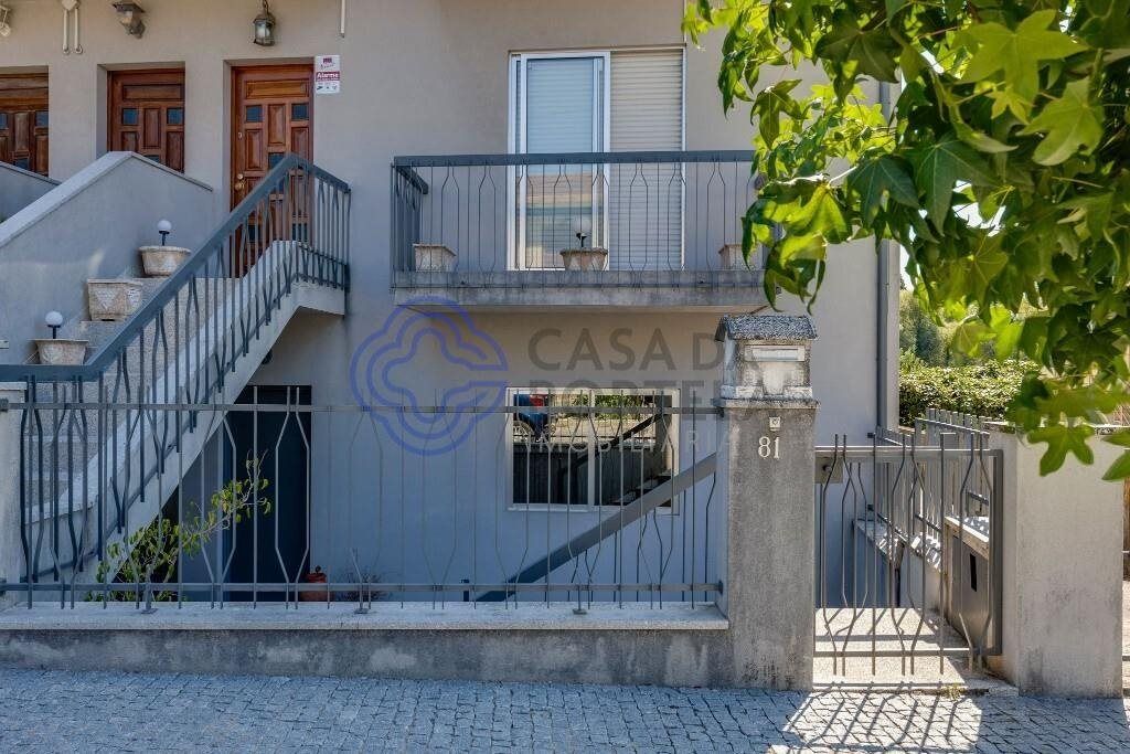 Property photo 2 of 37