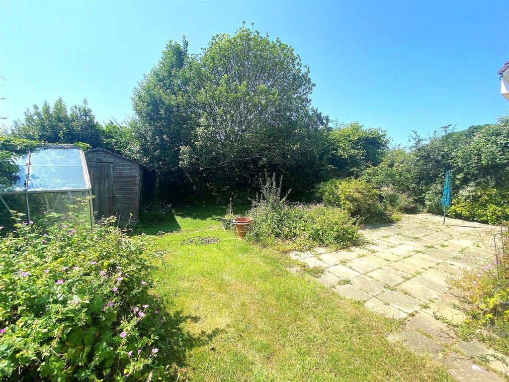 Property photo 2 of 16 11 Summer Hill Rd - Garden.Jpg