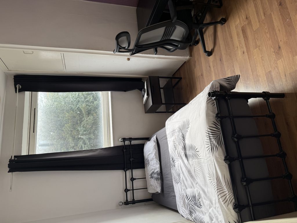 Property photo 1 of 12 Room