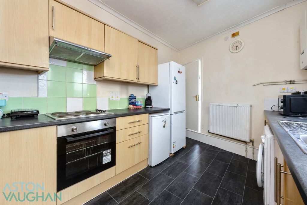Property photo 2 of 11 4633691