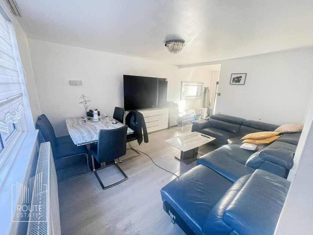 Property photo 3 of 9 Photo 3