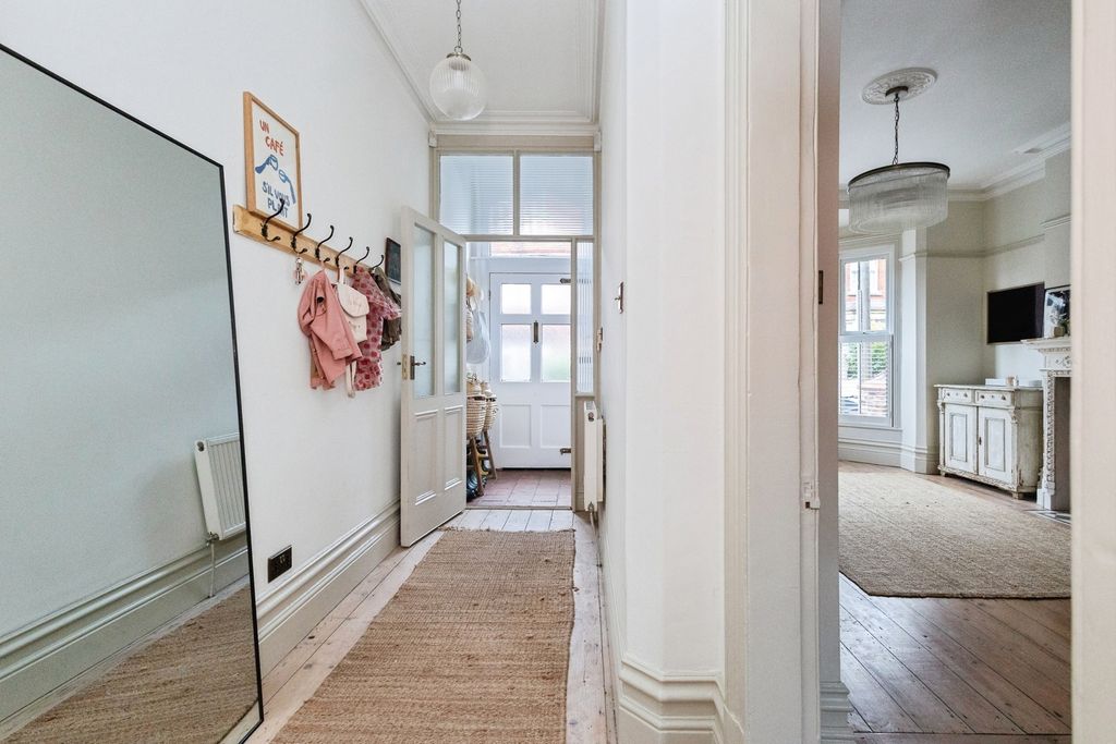Property photo 3 of 35 Pbox-Img.Jpg