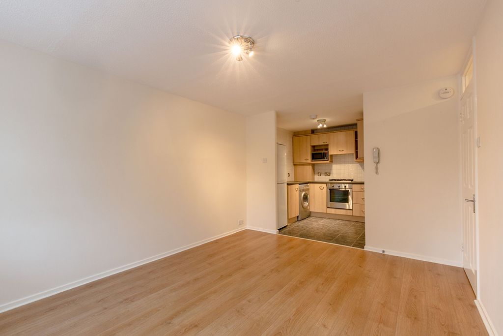 Property photo 2 of 10 Living_Room