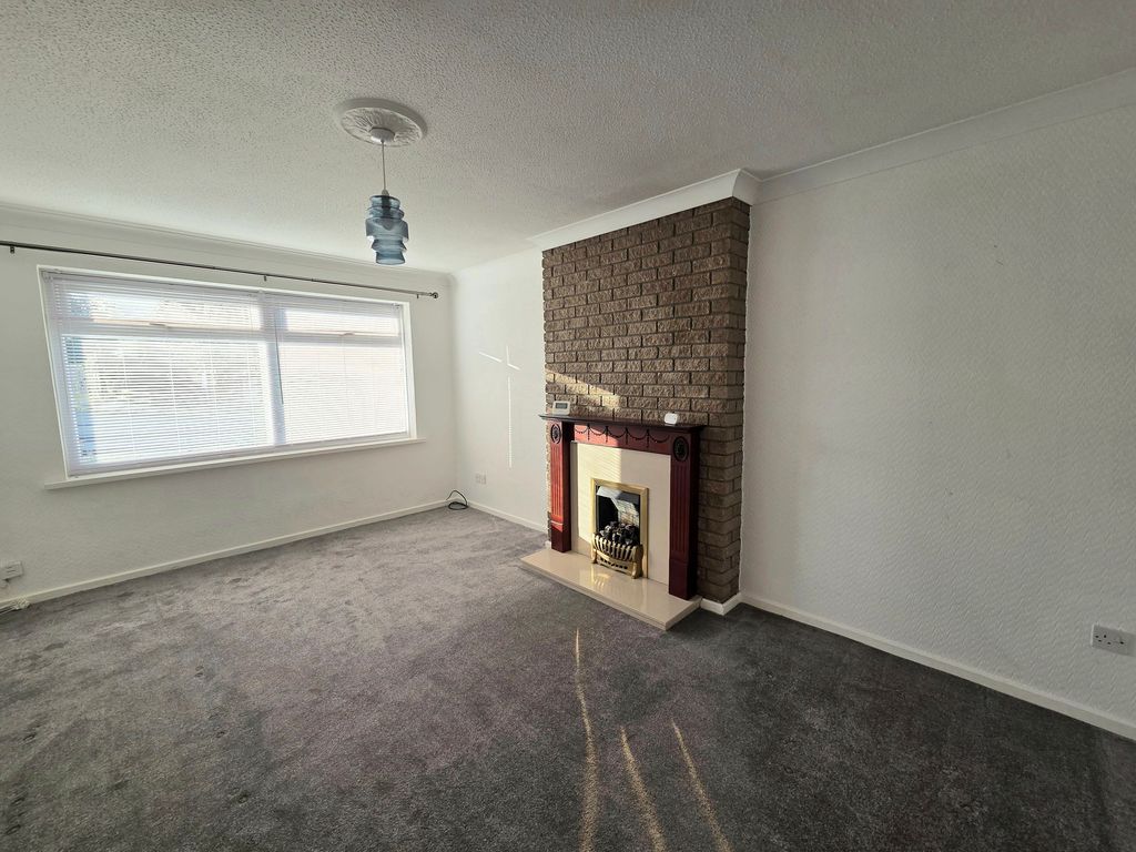 Property photo 2 of 7 Lounge