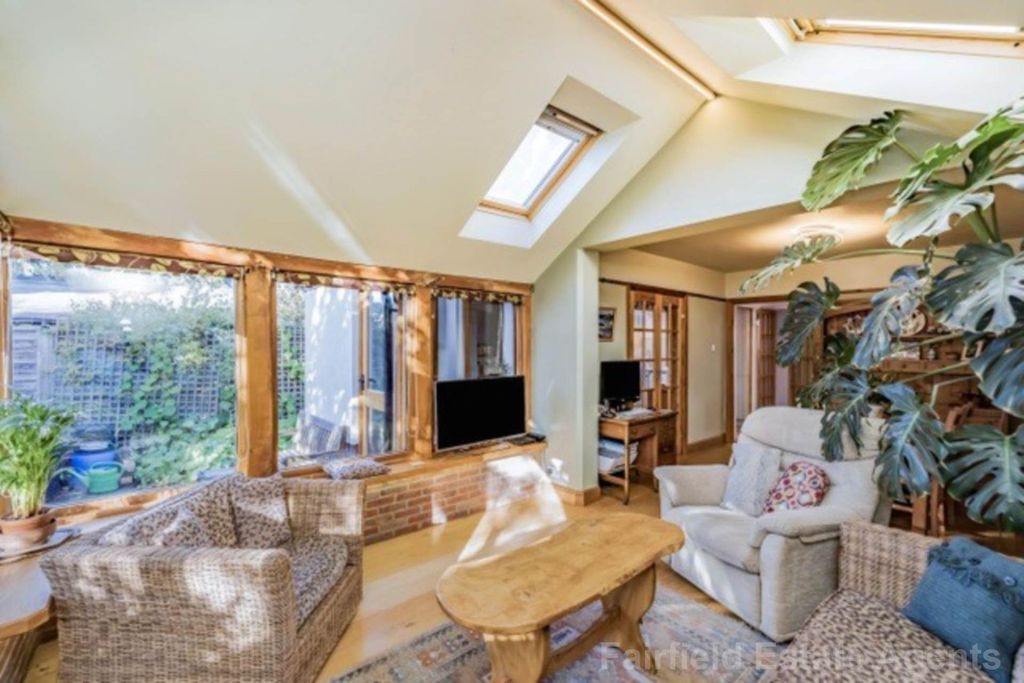 Property photo 2 of 21