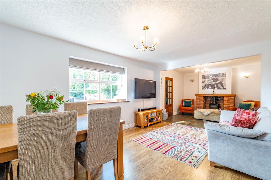 Property photo 2 of 40 Lounge/Dining Room