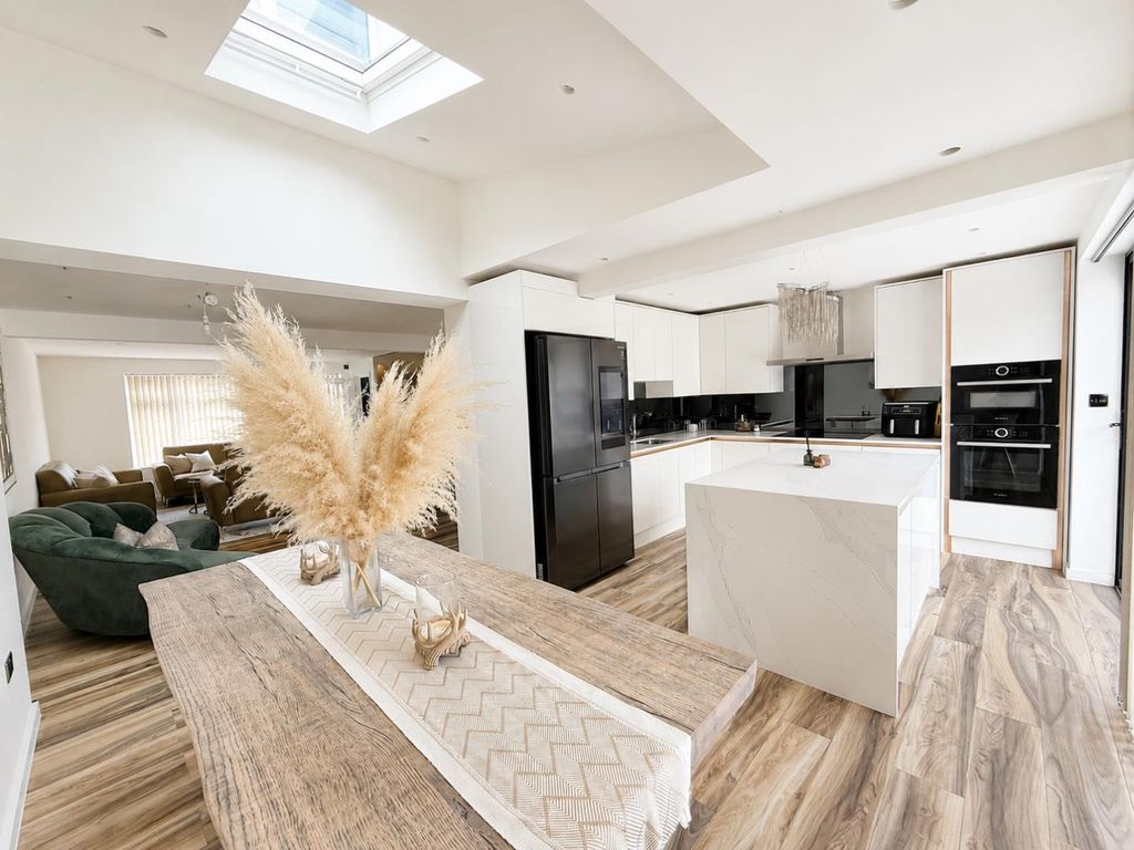 Property photo 2 of 24 444.Png