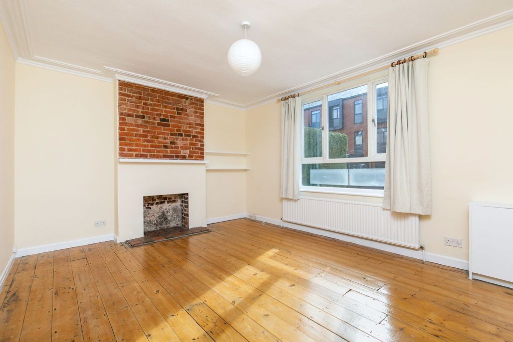 Property photo 2 of 7