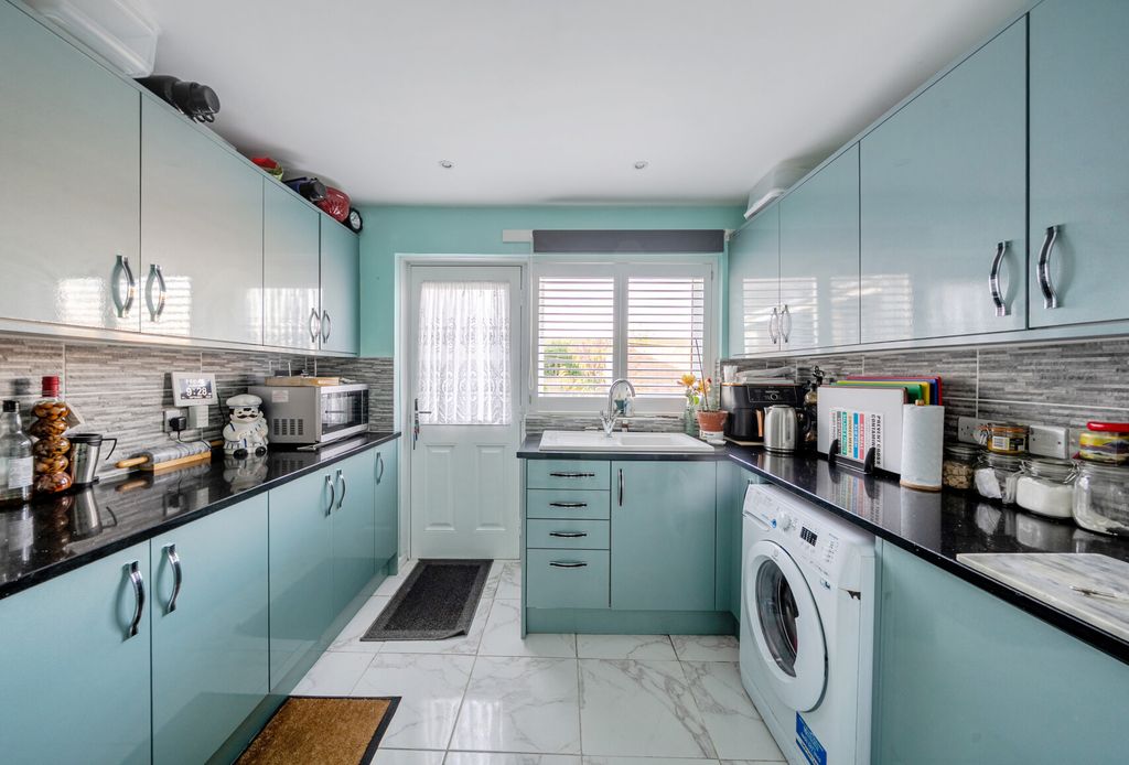 Property photo 3 of 14 1355959-12-68cd1E...