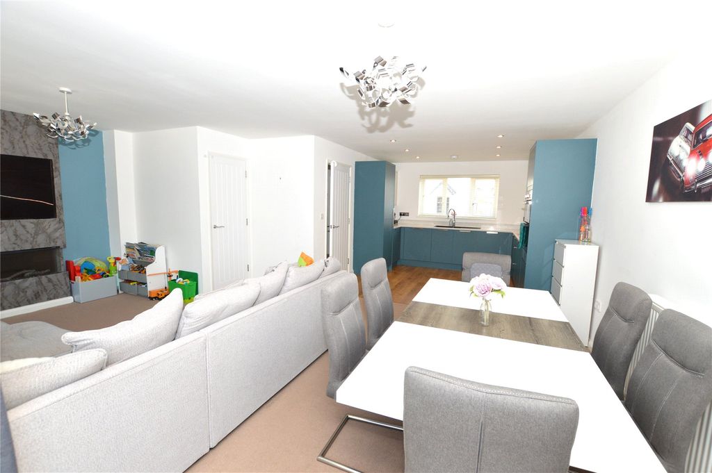 Property photo 3 of 12 3 - Picture No. 10