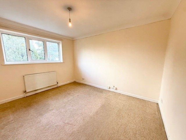 Property photo 3 of 10 Lounge 2