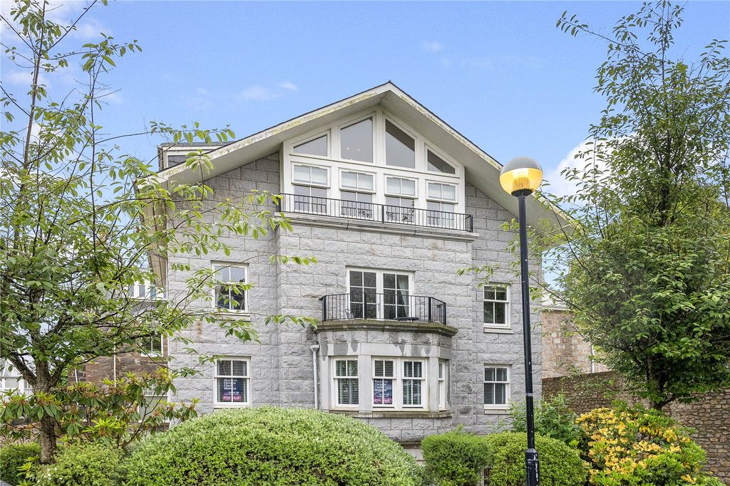Property photo 1 of 36 Dunvegan