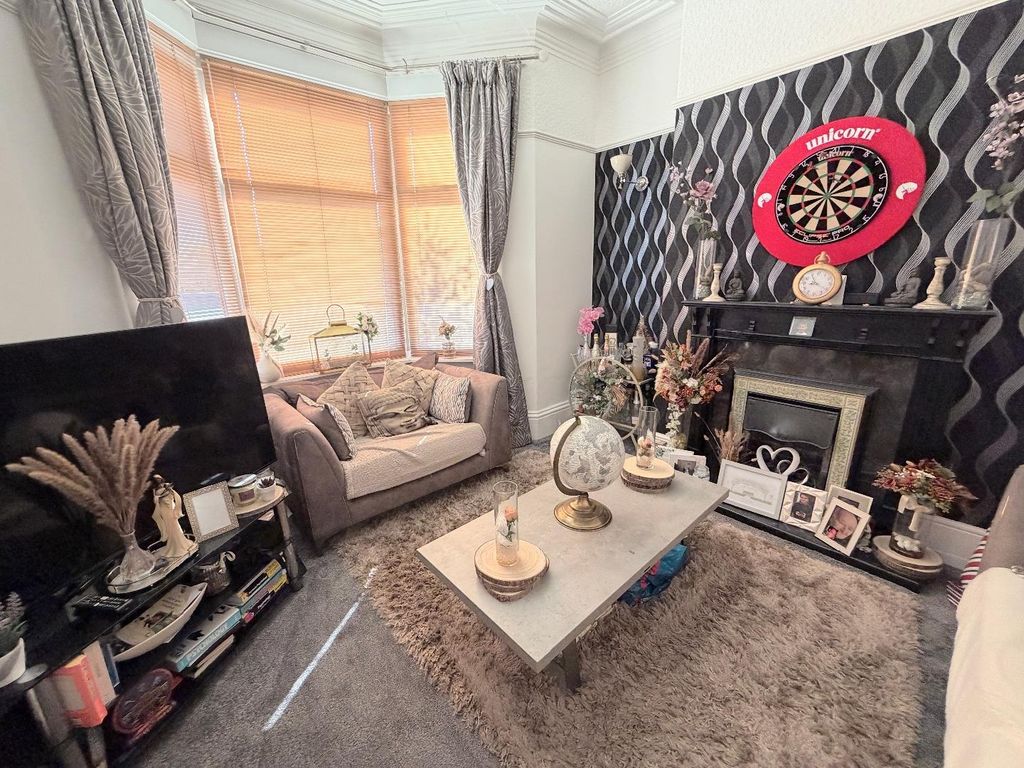 Property photo 2 of 11 Lounge