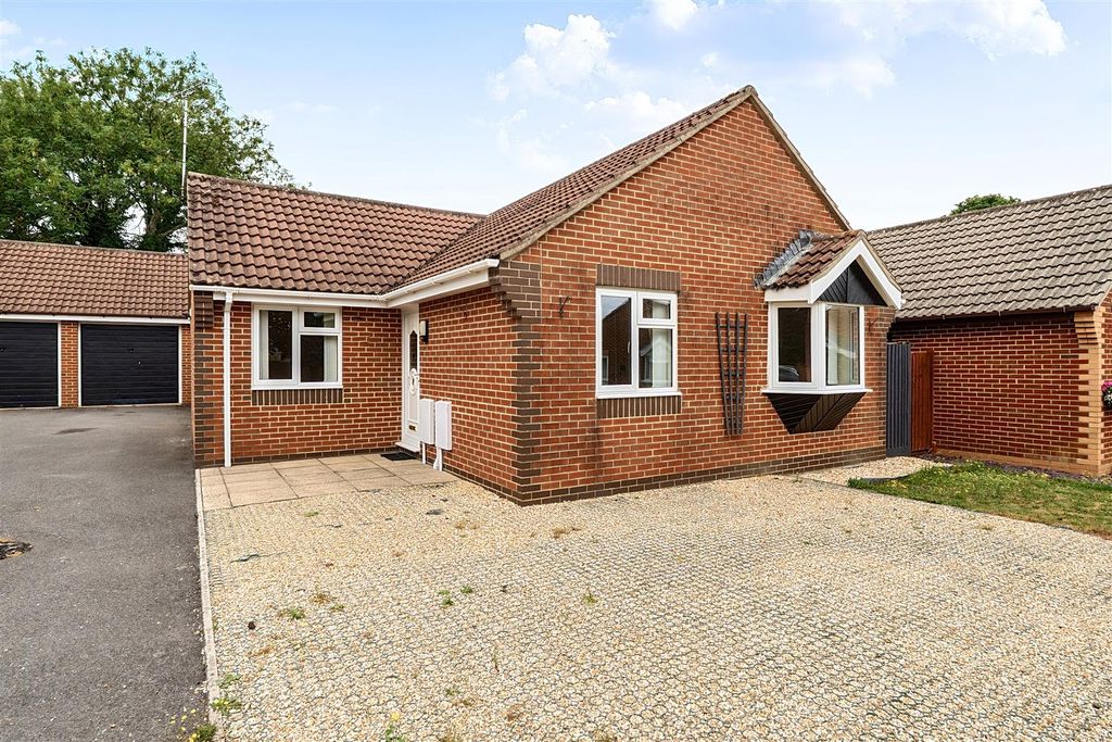 Property photo 1 of 17 Close Front