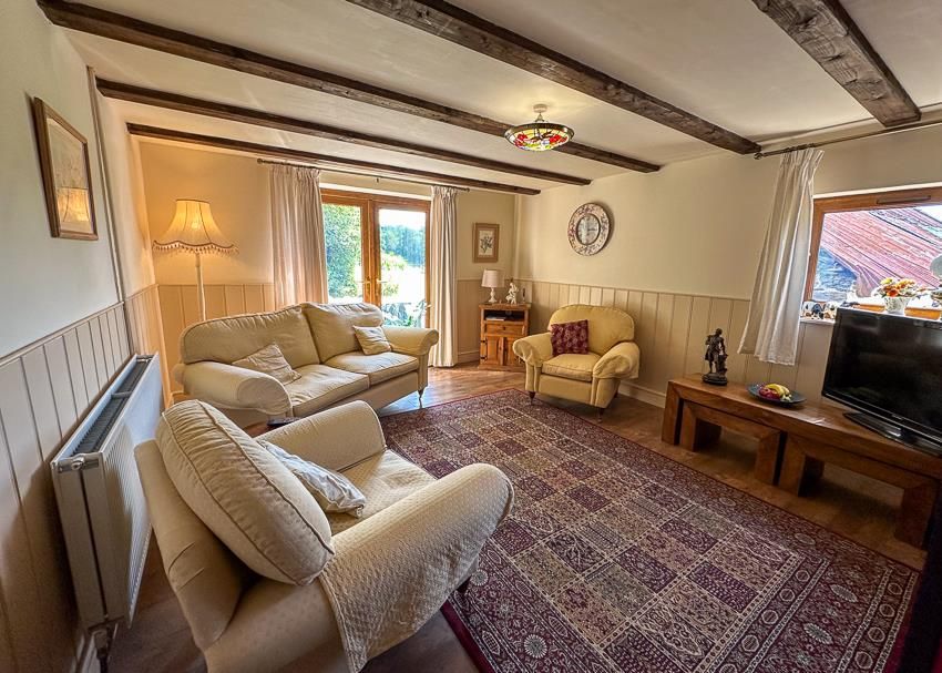 Property photo 3 of 19 Lounge