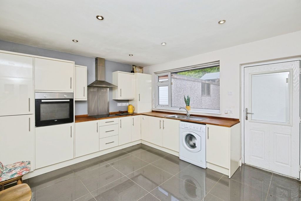Property photo 2 of 16 Kitchen