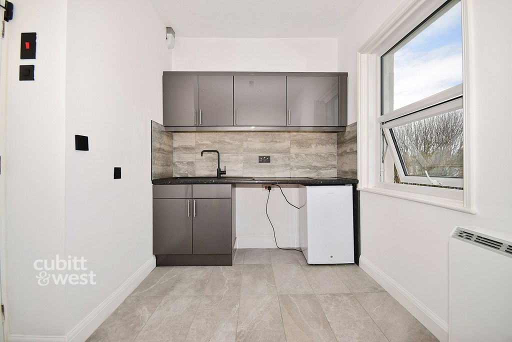 Property photo 3 of 9 c47De886-Dsc_4208