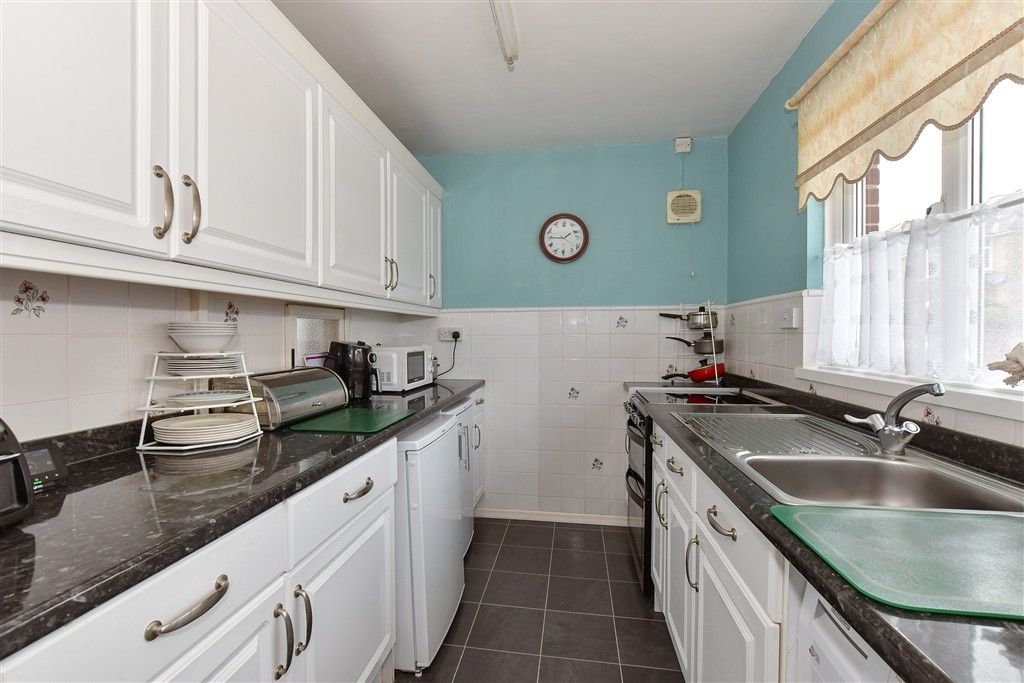 Property photo 3 of 9 Kitchen