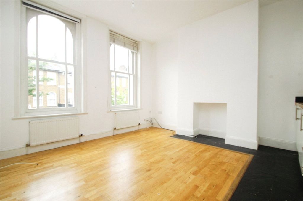 Property photo 2 of 8 Picture No. 15