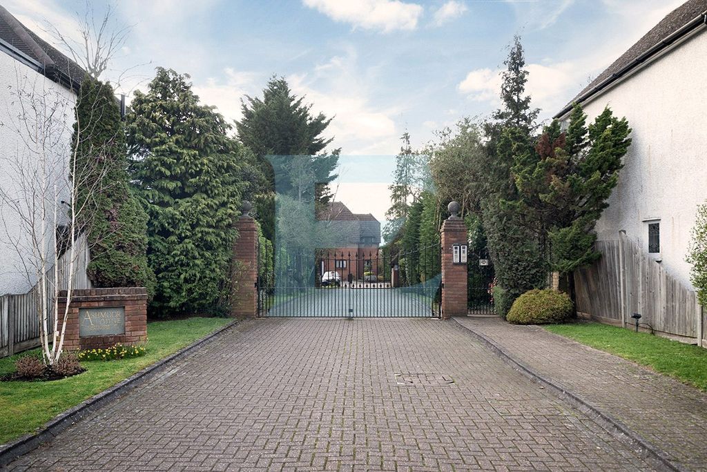 Property photo 2 of 16 Picture No. 18