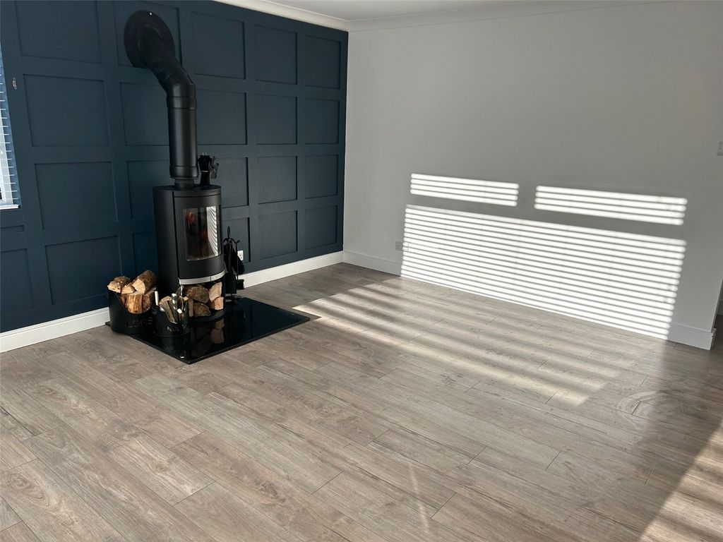 Property photo 2 of 12 Lounge