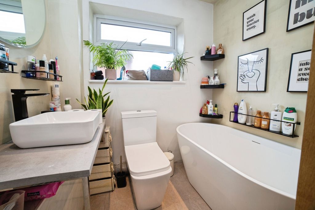 Property photo 3 of 24 Bathroom