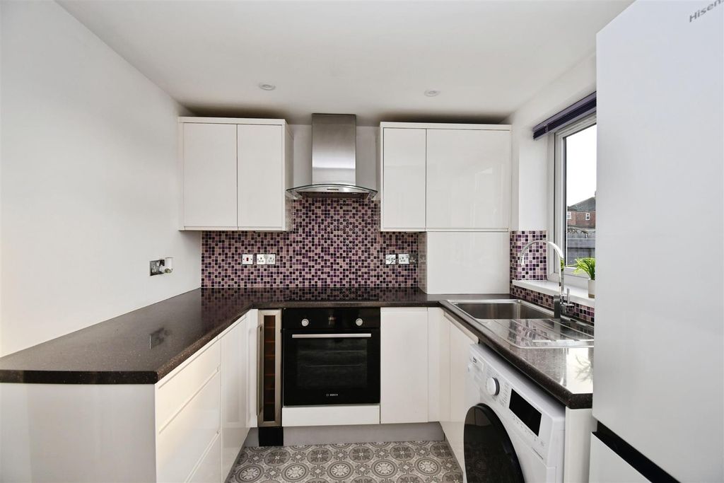 Property photo 3 of 17 60A469E3-U 20 2821 29.Jpg