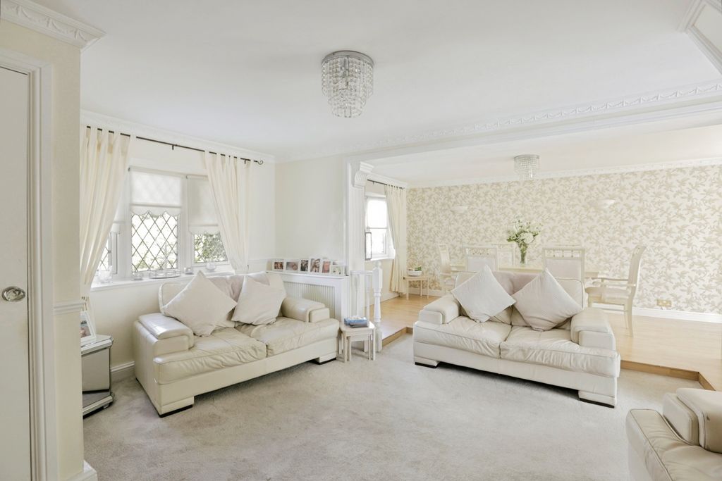 Property photo 3 of 25 Photo