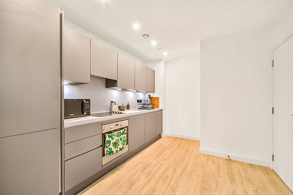 Property photo 2 of 21