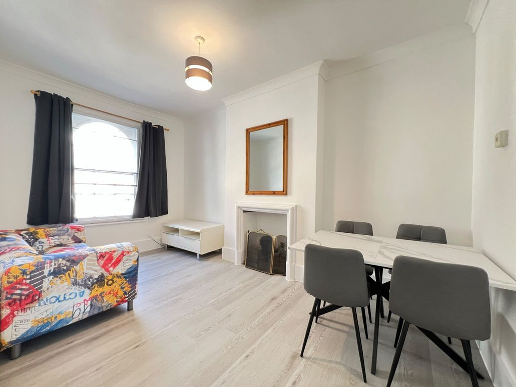 Property photo 1 of 4 Spring Street, Paddington W2