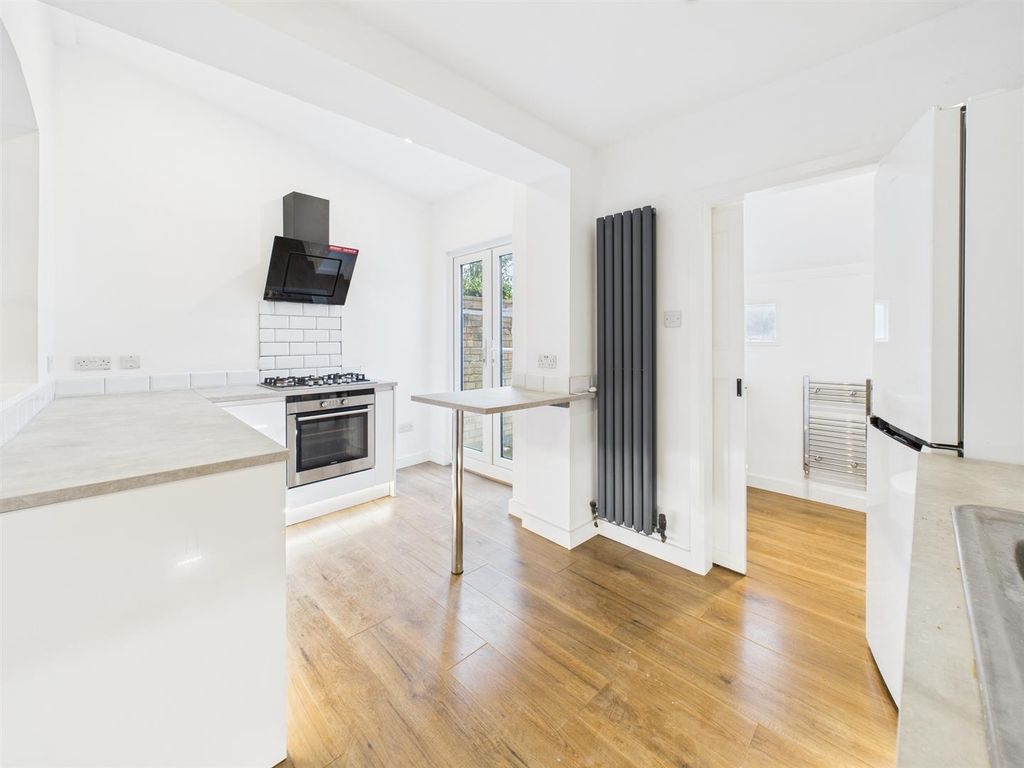 Property photo 2 of 13 Cam04907G0-Pr0342-Still012.Jpg