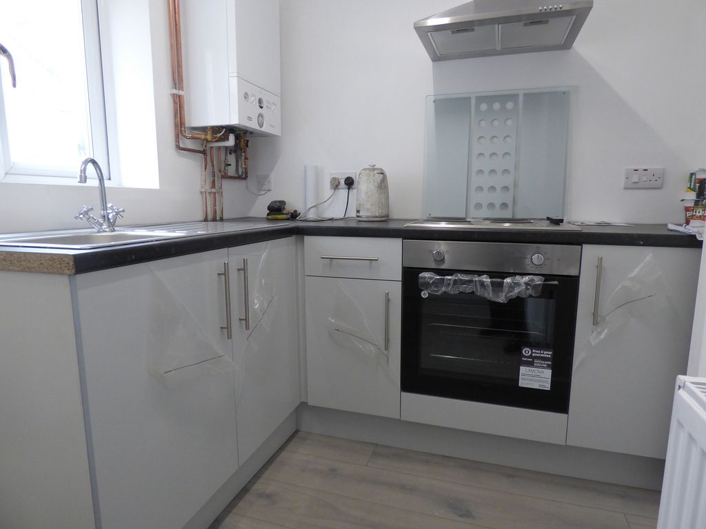 Property photo 2 of 8 Kitchen