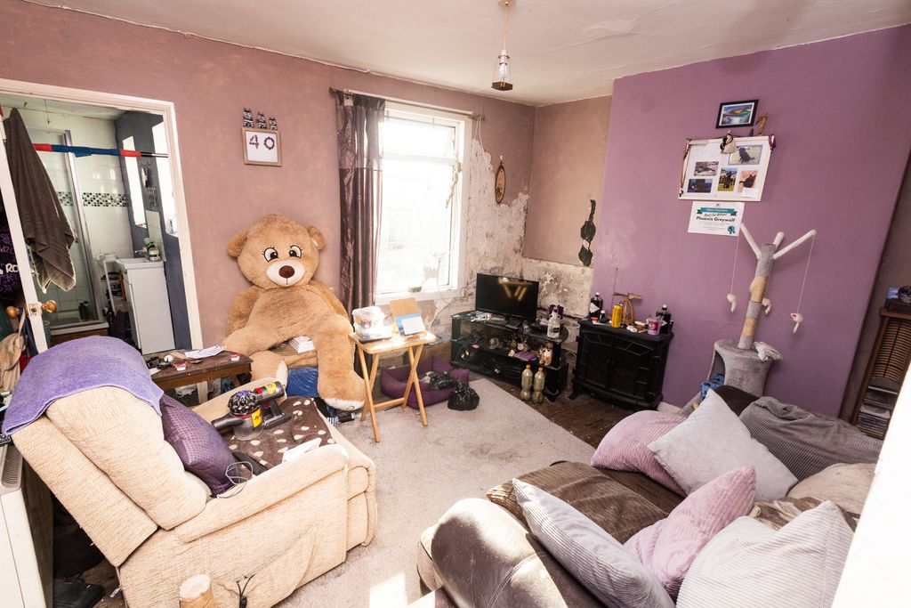 Property photo 2 of 21