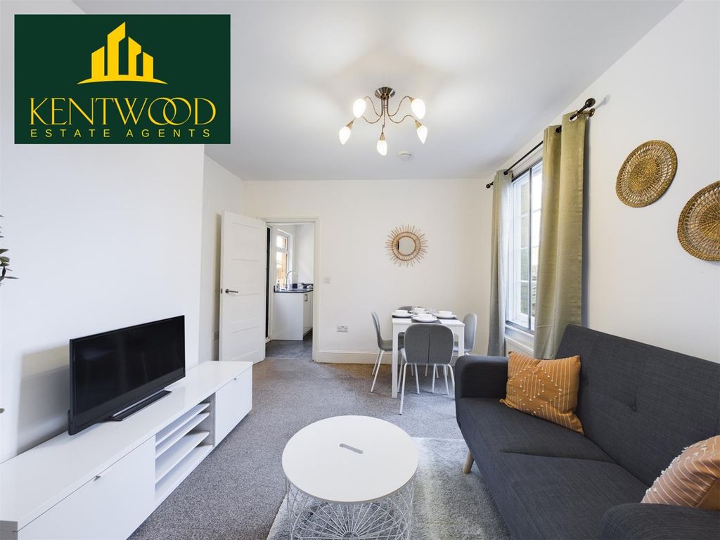 Property photo 3 of 11 2 Bedroom Ground Floor Victorian Maisonette With G