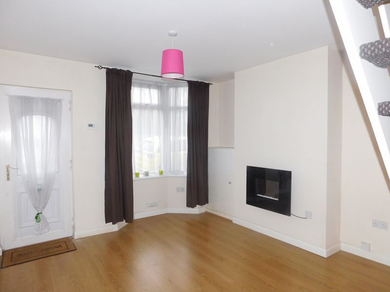 Property photo 2 of 7 Front Room