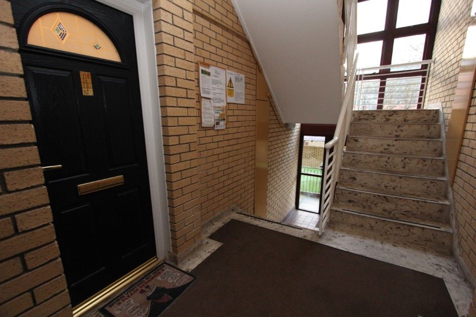 Property photo 3 of 15 Communal Entrance