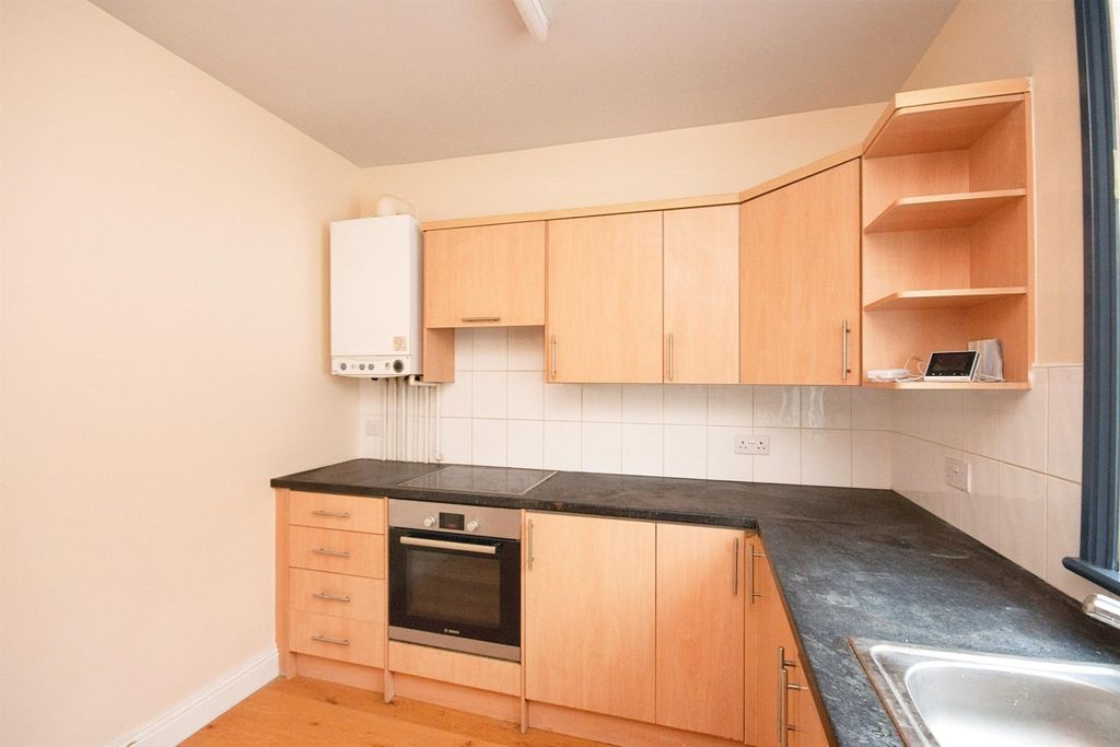 Property photo 3 of 6 Kitchen