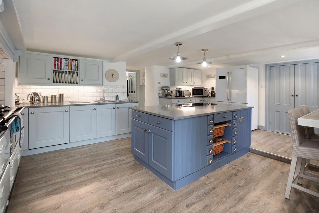 Property photo 3 of 23 Image