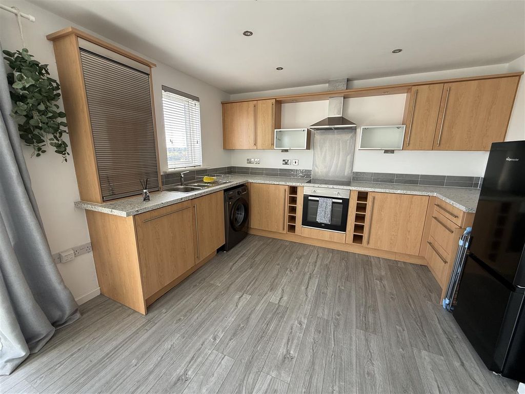 Property photo 2 of 26 Living Dining Kichen