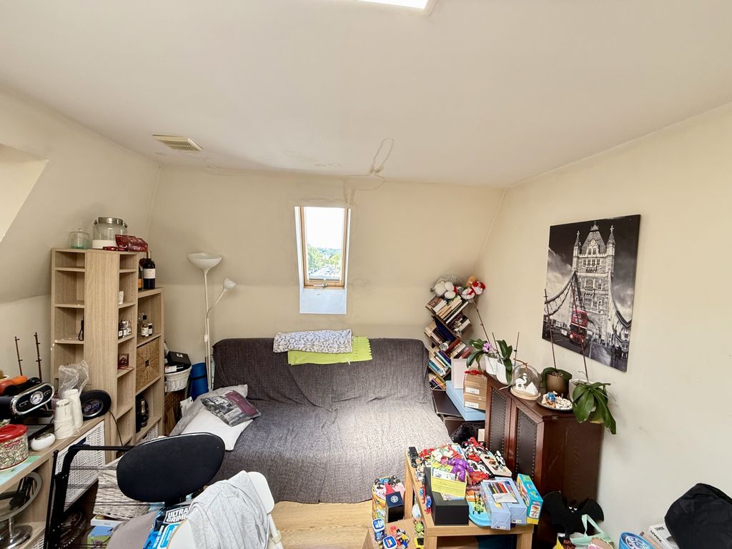Property photo 3 of 6