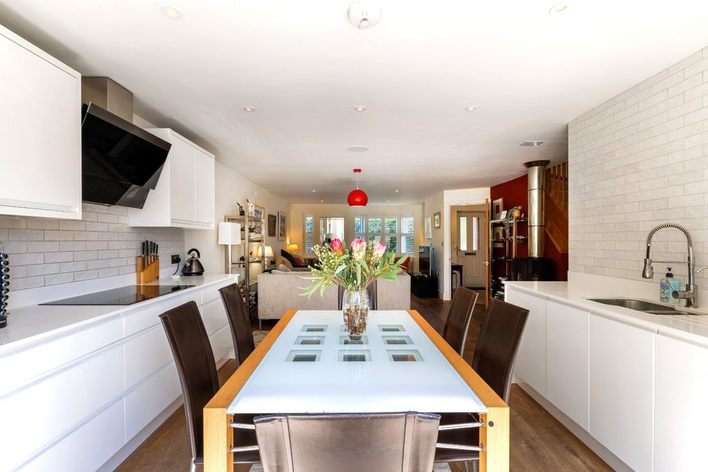 Property photo 3 of 17 Kitchen