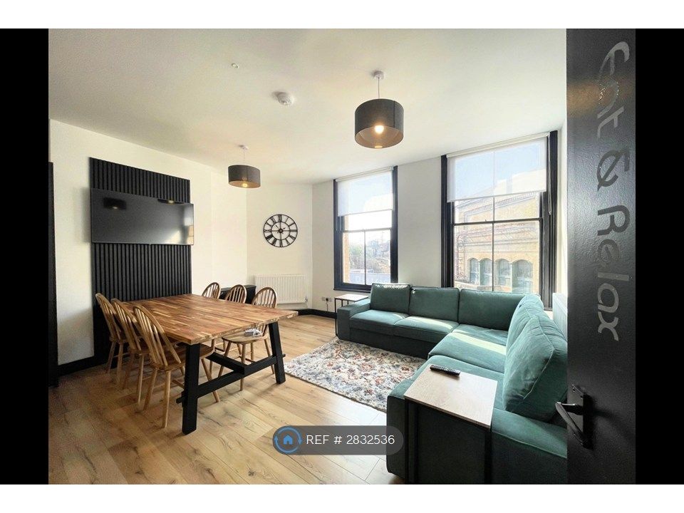 Property photo 1 of 25 Living / Dining