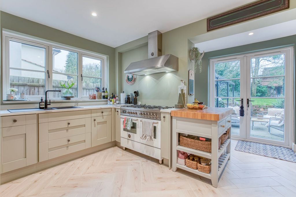 Property photo 3 of 33