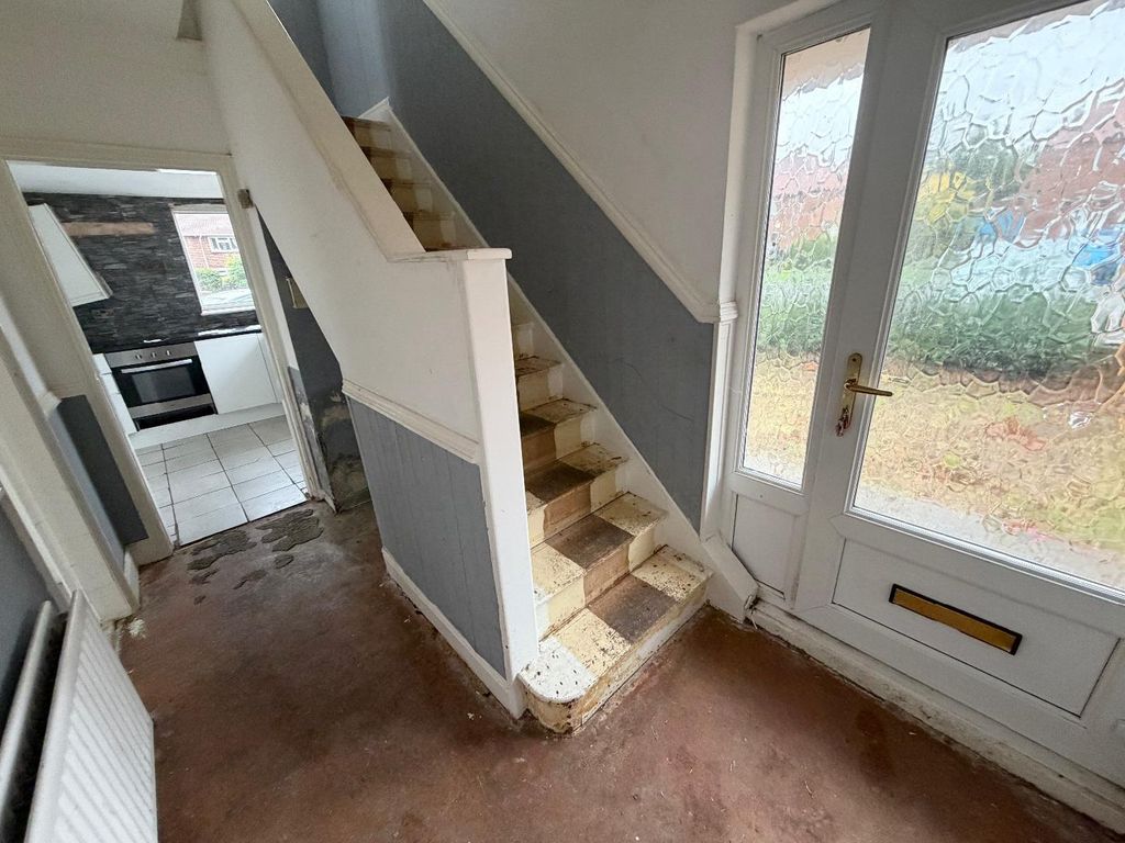 Property photo 2 of 8 Hallway