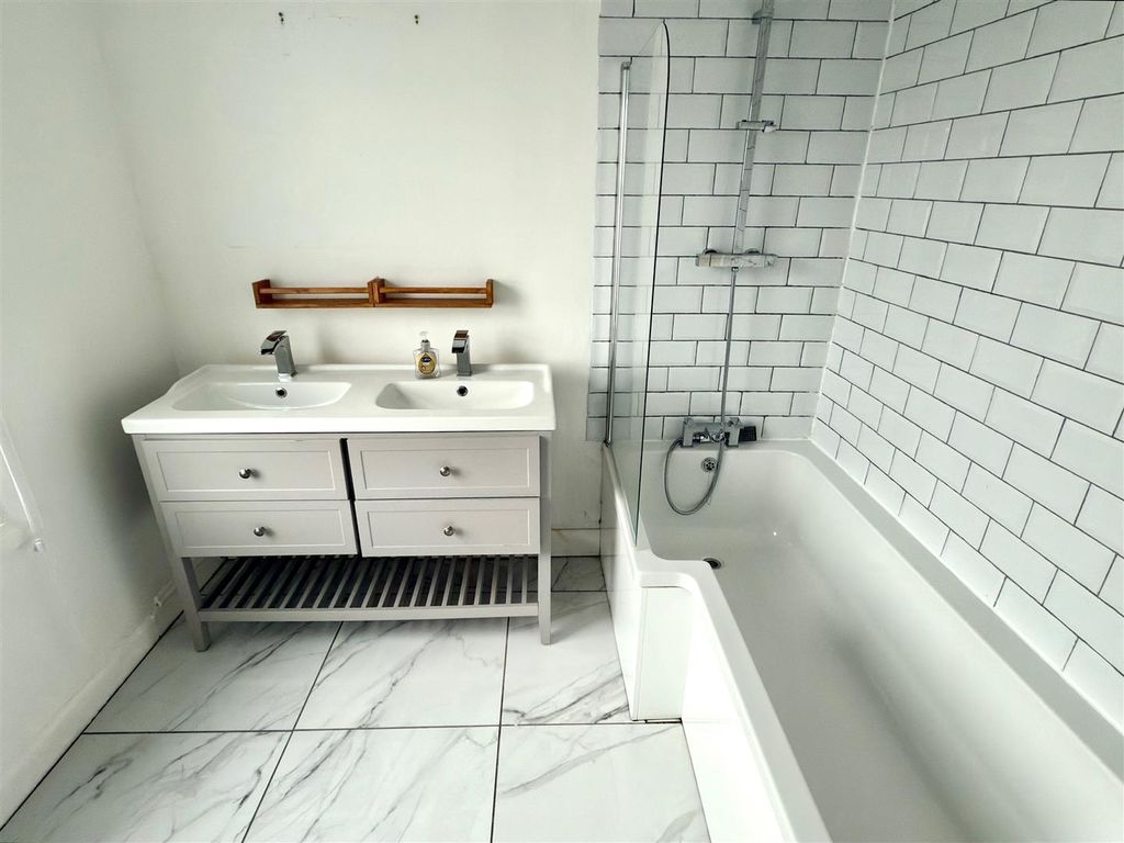 Property photo 3 of 12 Bathroom.Jpg