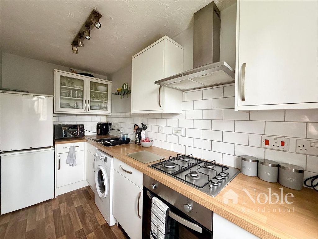 Property photo 1 of 10 Kitchen