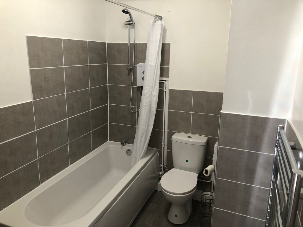 Property photo 2 of 6 Bathroom